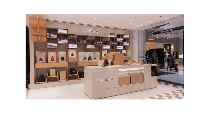 MAISON HENNESSY UNVEILS ITS FIRST  HENNESSY DEDICATED STORE IN PARIS AIRPORT