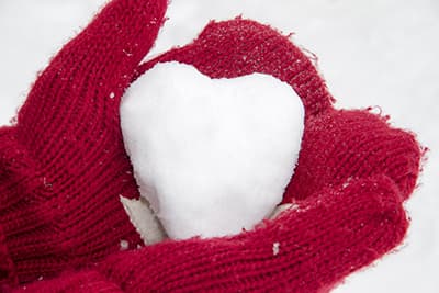 Chair Lift Speed Dating, Champagne Breakfast Sleigh Rides, Chocolate Buffets, and Candlelit Gondola Rides Make for a Romance-filled Valentine’s Day at Big White Ski Resort