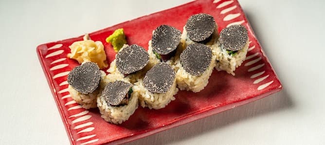 What to Eat in February: Snowball Kakigori & Black Truffle Sushi