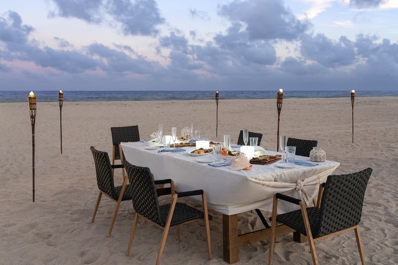 FRIENDSGIVING IN THE SAND: FEAST ON THE BEACH AT MARRIOTT HARBOR BEACH RESORT