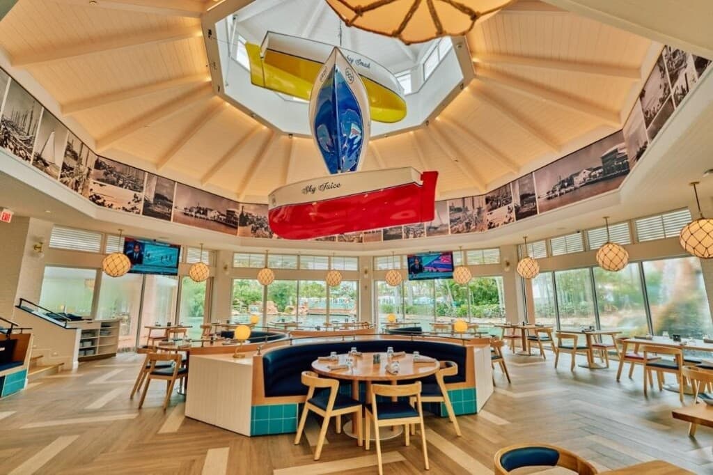 A restaurant with tables and chairs