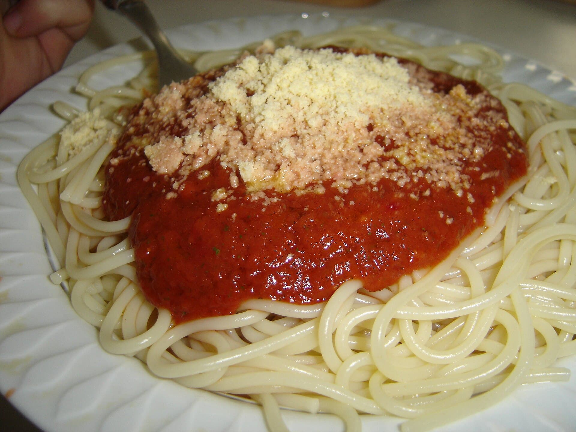 Never-Ending Pasta, Popcorn Chicken & Hotel Dining: This Week's F&B Signals