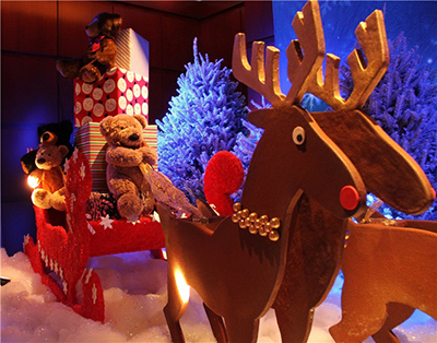 Sugar sleigh w chocolate reindeer-_resized