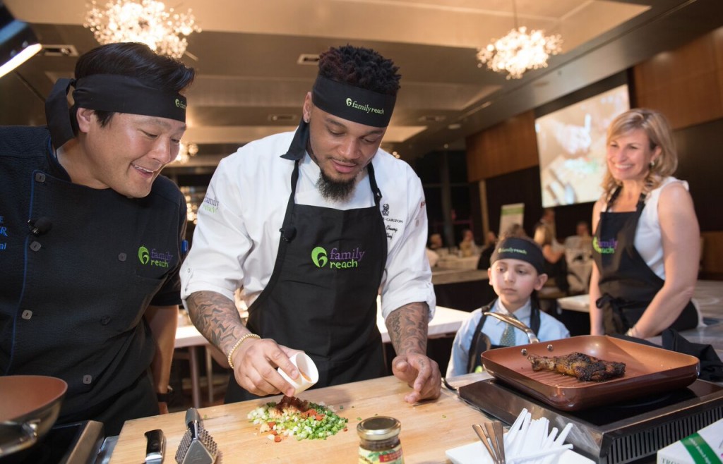 Patriots&#8217; Patrick Chung &#038; Chef Ming Tsai Cook for Cause