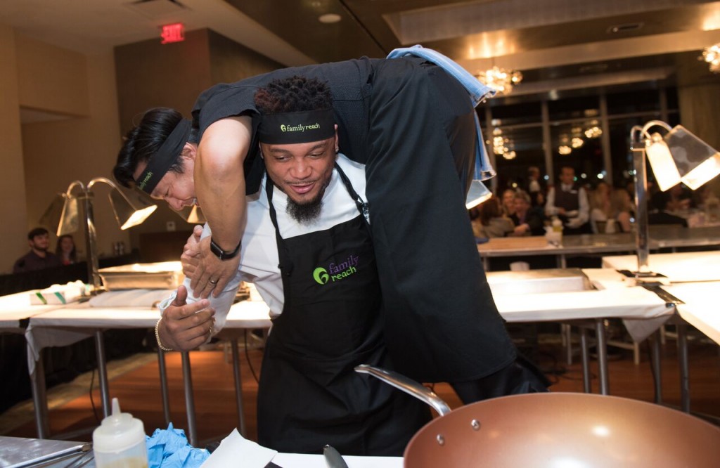 Patriots&#8217; Patrick Chung &#038; Chef Ming Tsai Cook for Cause