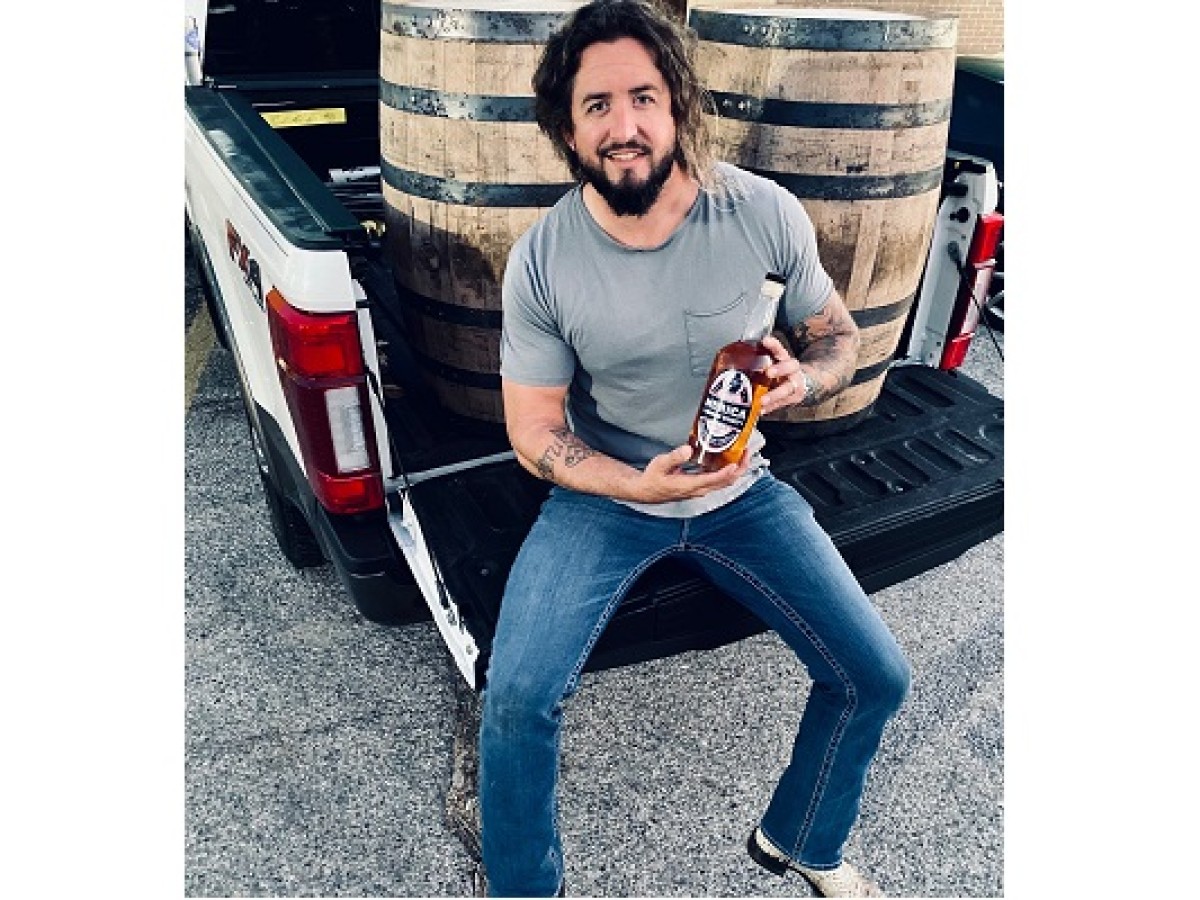 SCOOTER BROWN TEAMS UP WITH VETERAN-OWNED MERICA BOURBON FOR SIGNATURE  SERIES - Food & Beverage Magazine