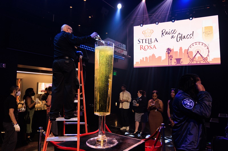 How Does Stella Rosa “Stellabrate”?  With a GUINNESS WORLD RECORDS™ Title for Largest Flute of Prosecco