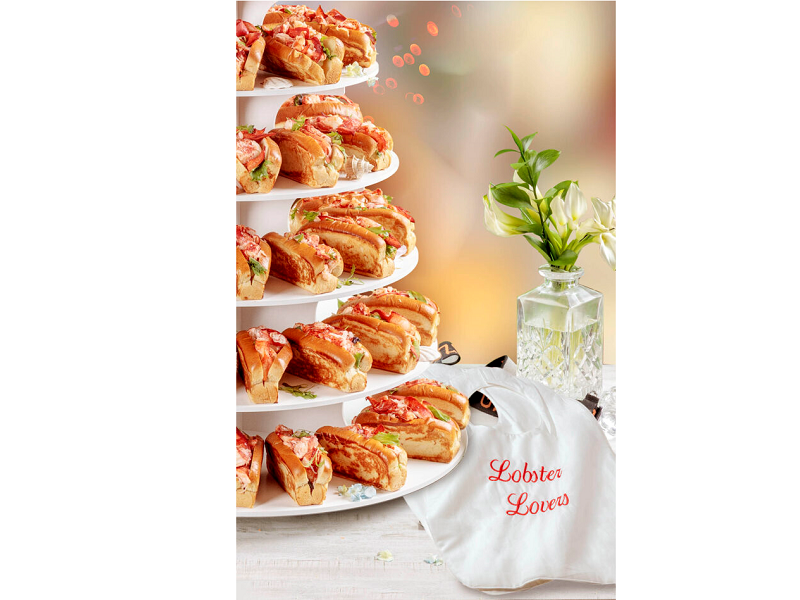 A Maine Lobster Roll Wedding Cake is Here ft. &#8220;Lobster Lovers&#8221; Bibs
