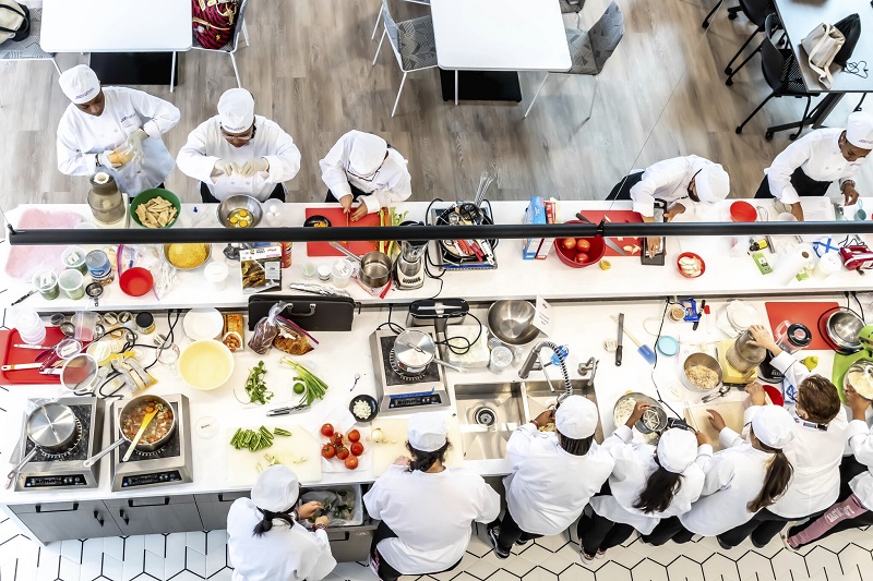 Kellogg’s® Away From Home Partners with After School Matters and Renowned Chicago Chefs for Student Cooking Competition