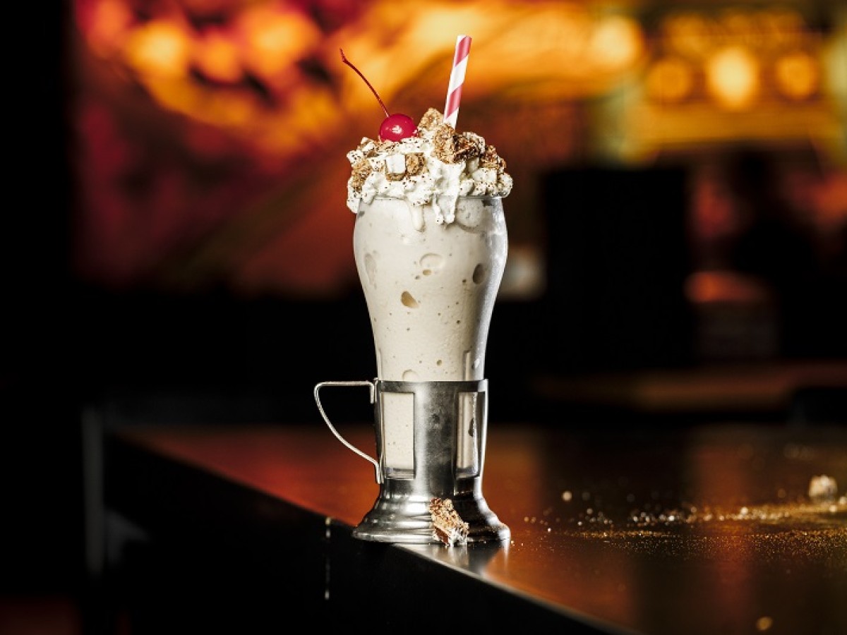 ICE Creamジャンピングドッグ宇宙飛行士ロケットタグT白LファレルBBC Black Tap Craft Burgers & Beer Brings Its Award-Winning Burgers