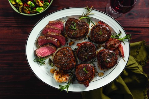 omahasteaks_mk_bc filet mignon_bw filet mignon