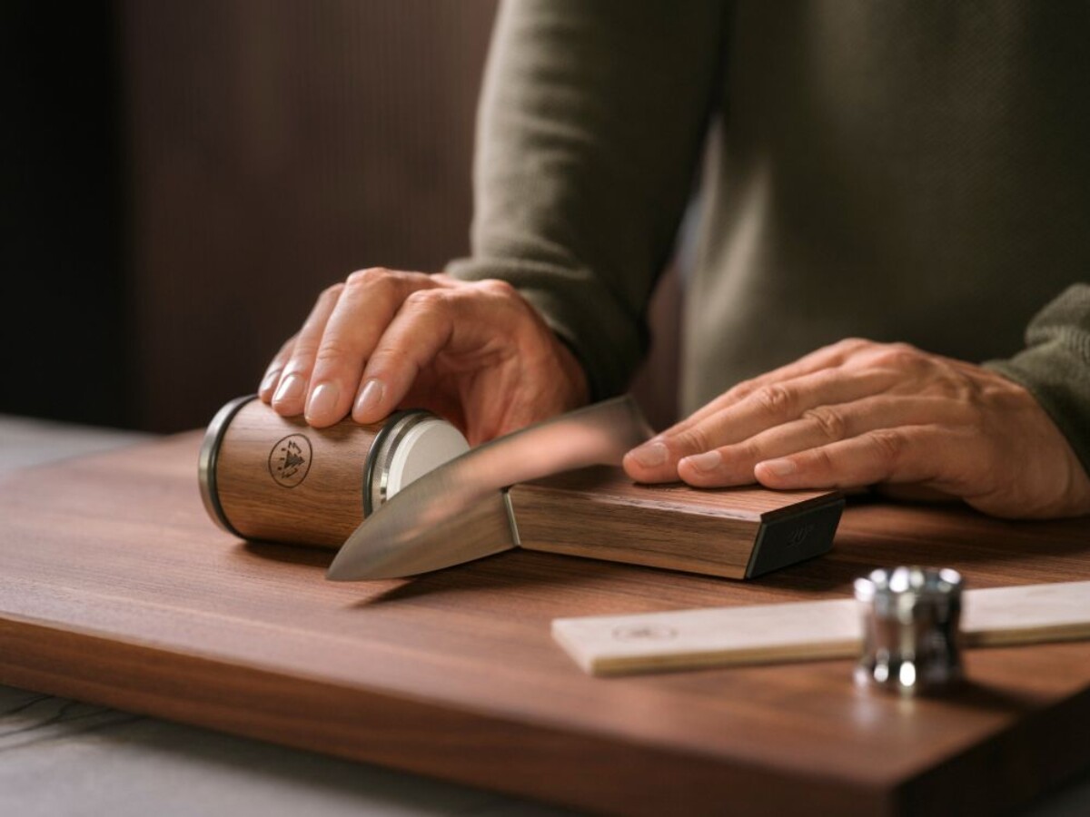 HORL3-Walnut-sharpening-a-