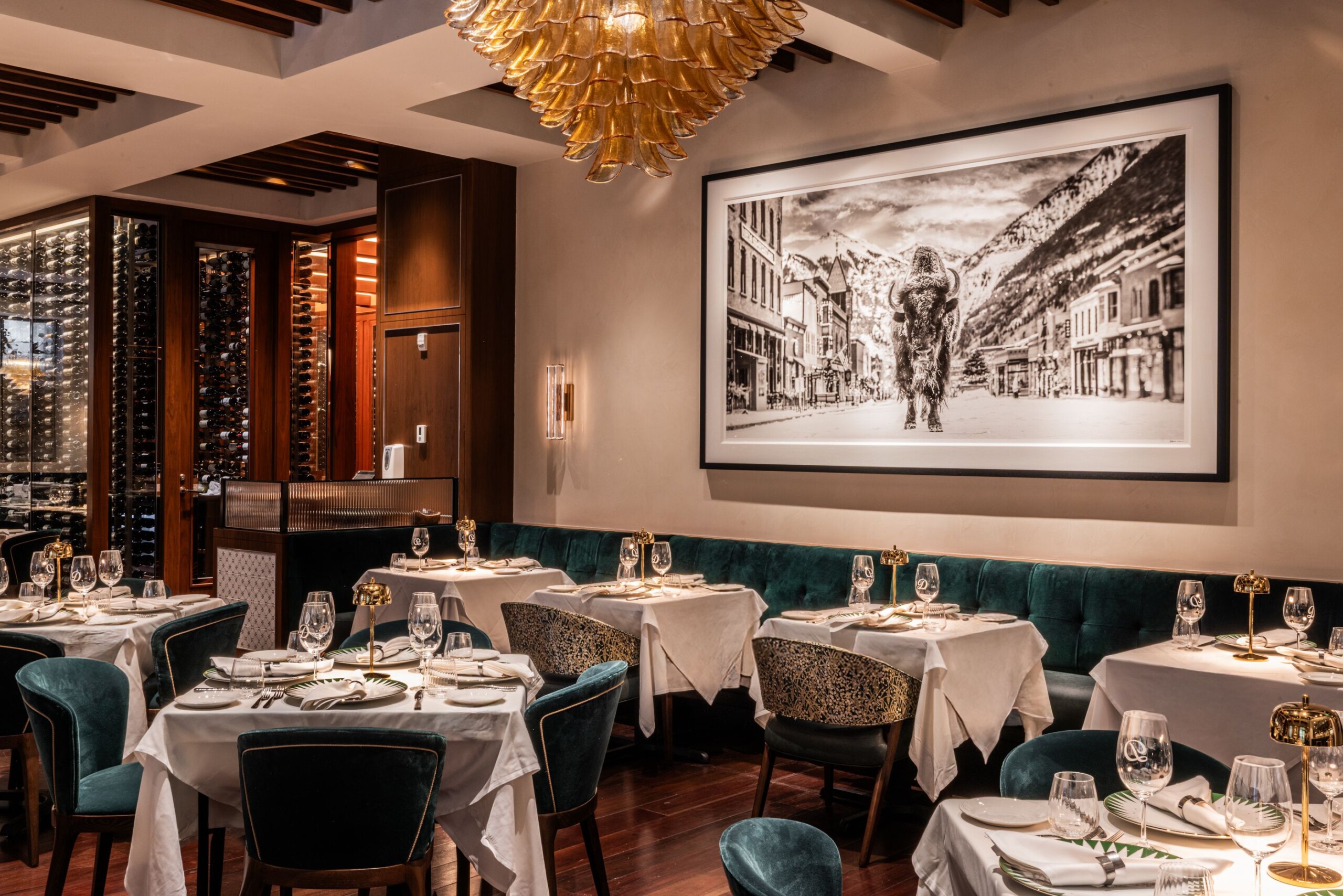 Daniel_s Miami_Dining Room with David Yarrow Artwork_Photo by Louis Collection_2025