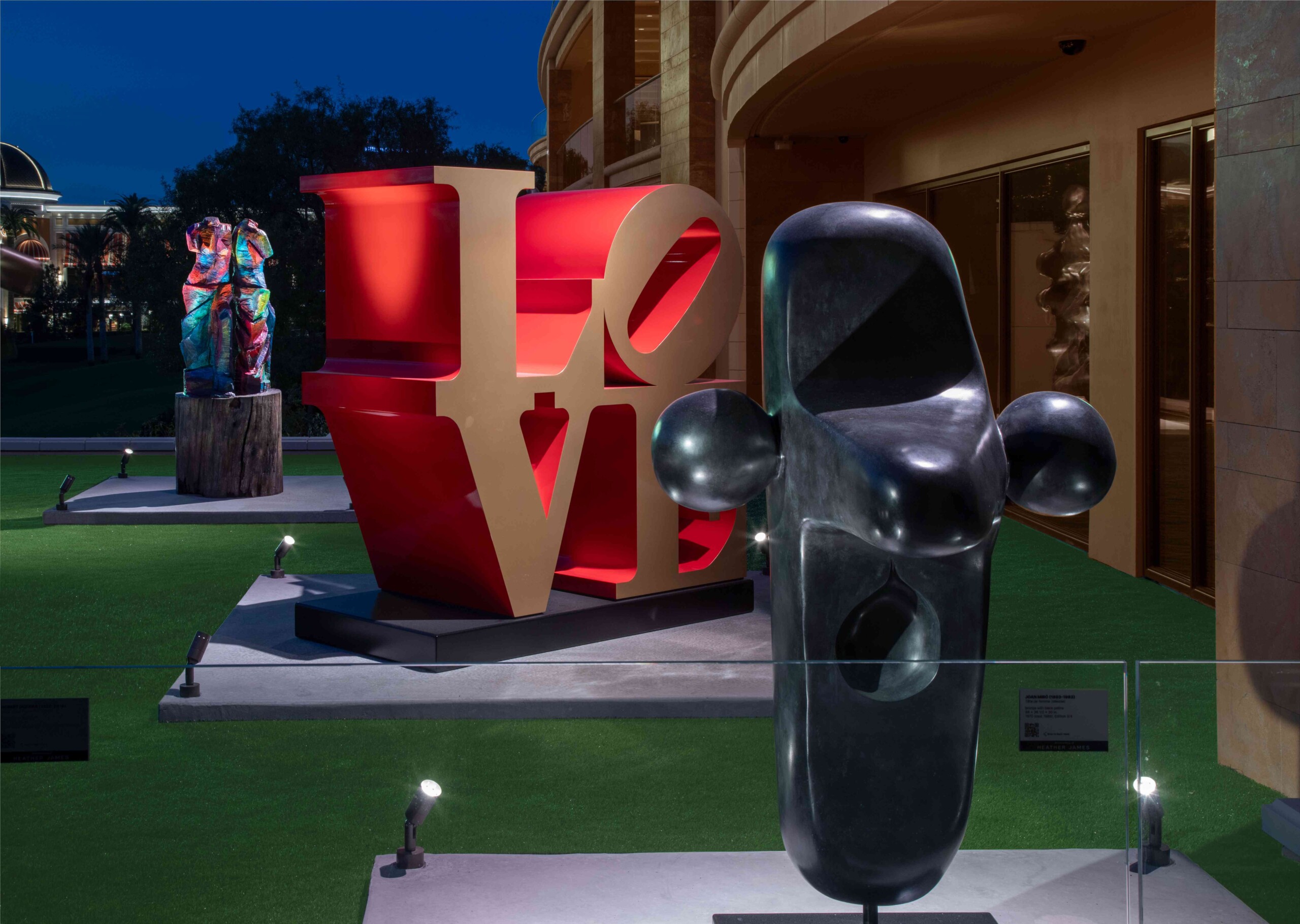 SculptureGarden_Zero Bond at Wynn Las Vegas_Photo Credit_Robert Miller