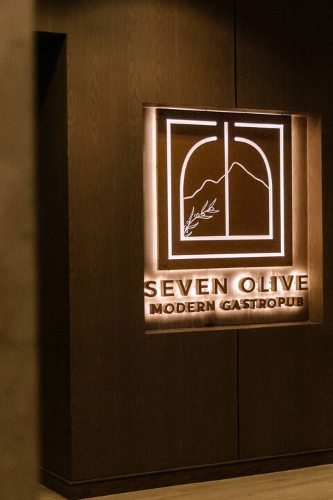 RER_SevenOlive_Signage