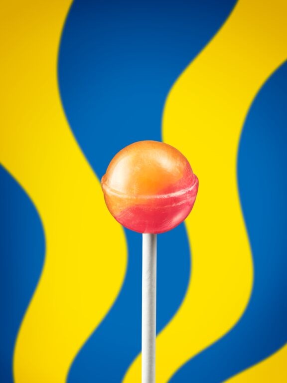 medium-TGE-FY26-Third-Peak-Meatball-Lollipop-packshot02-yellowandblue-3x4