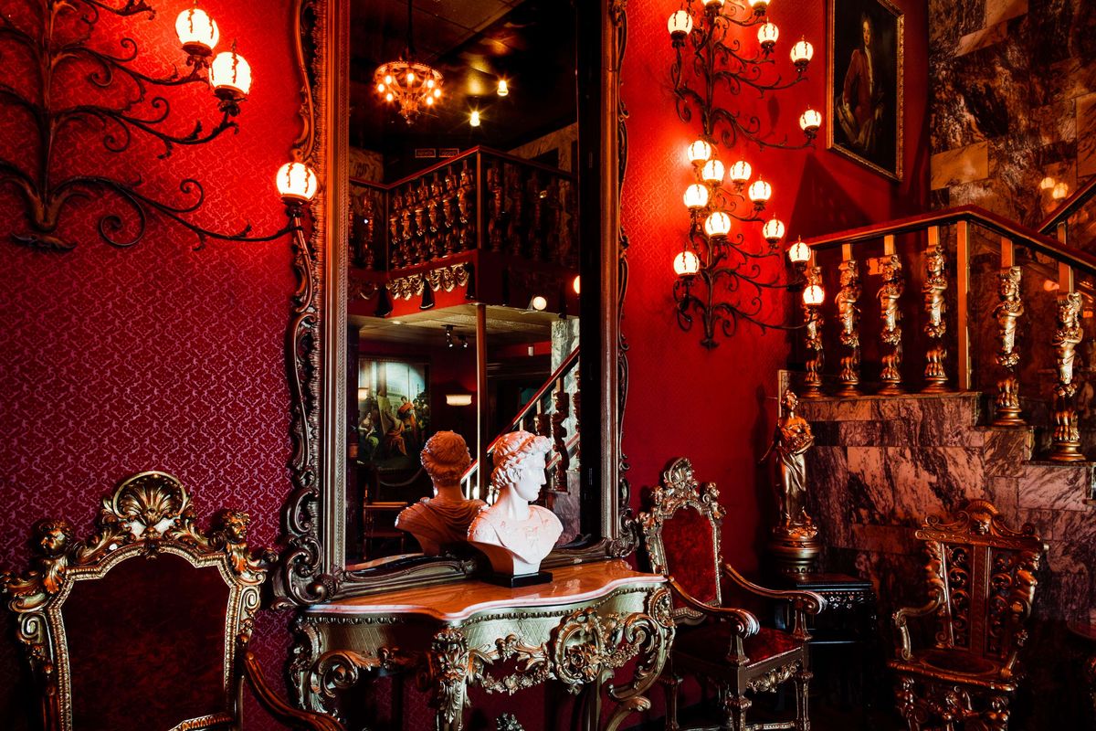 Bern_s Steak House_Lobby2_Pezz Photo_2023