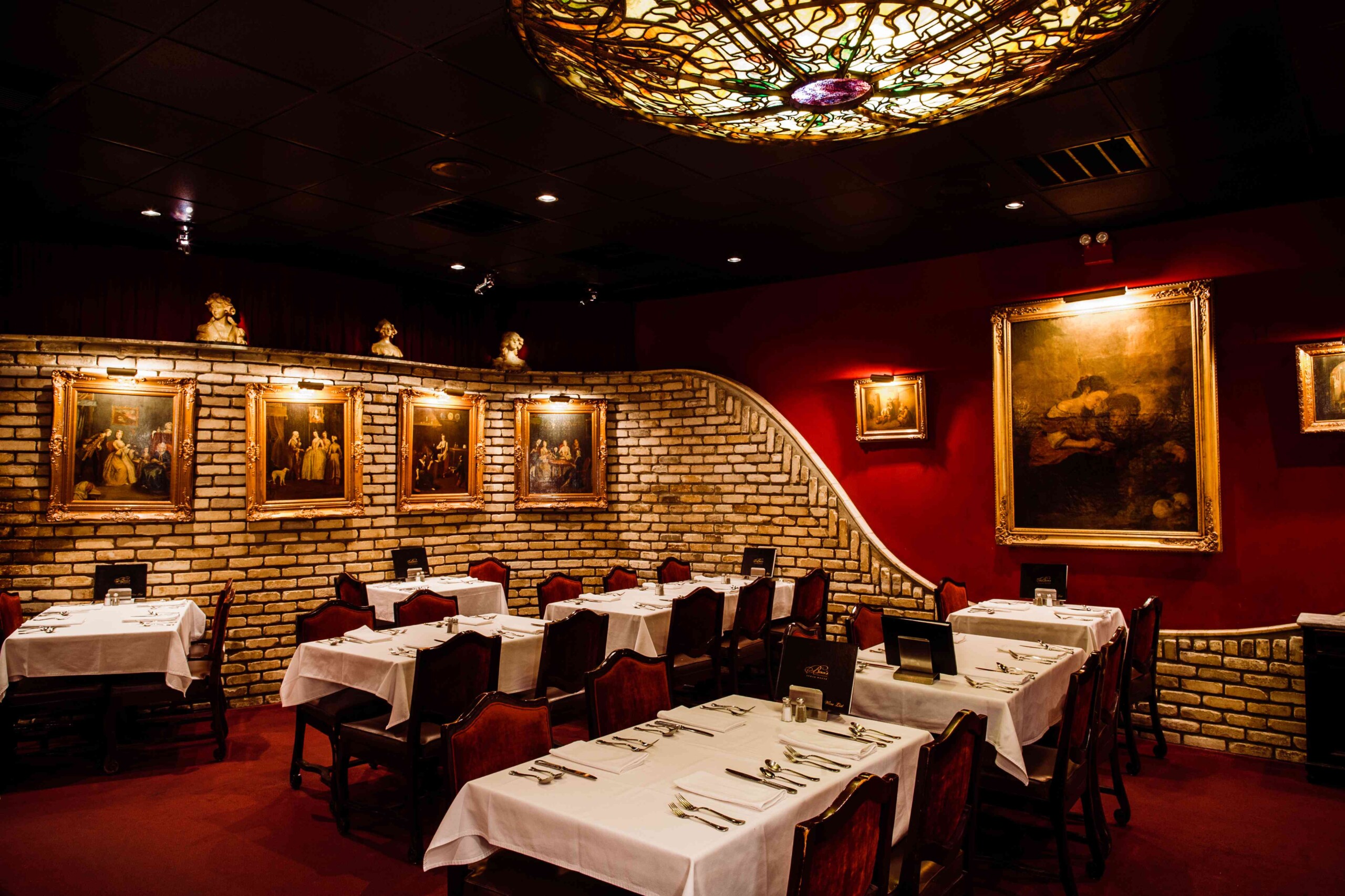 Bern_s Steak House _Dining Room_Pezz Photo_2023