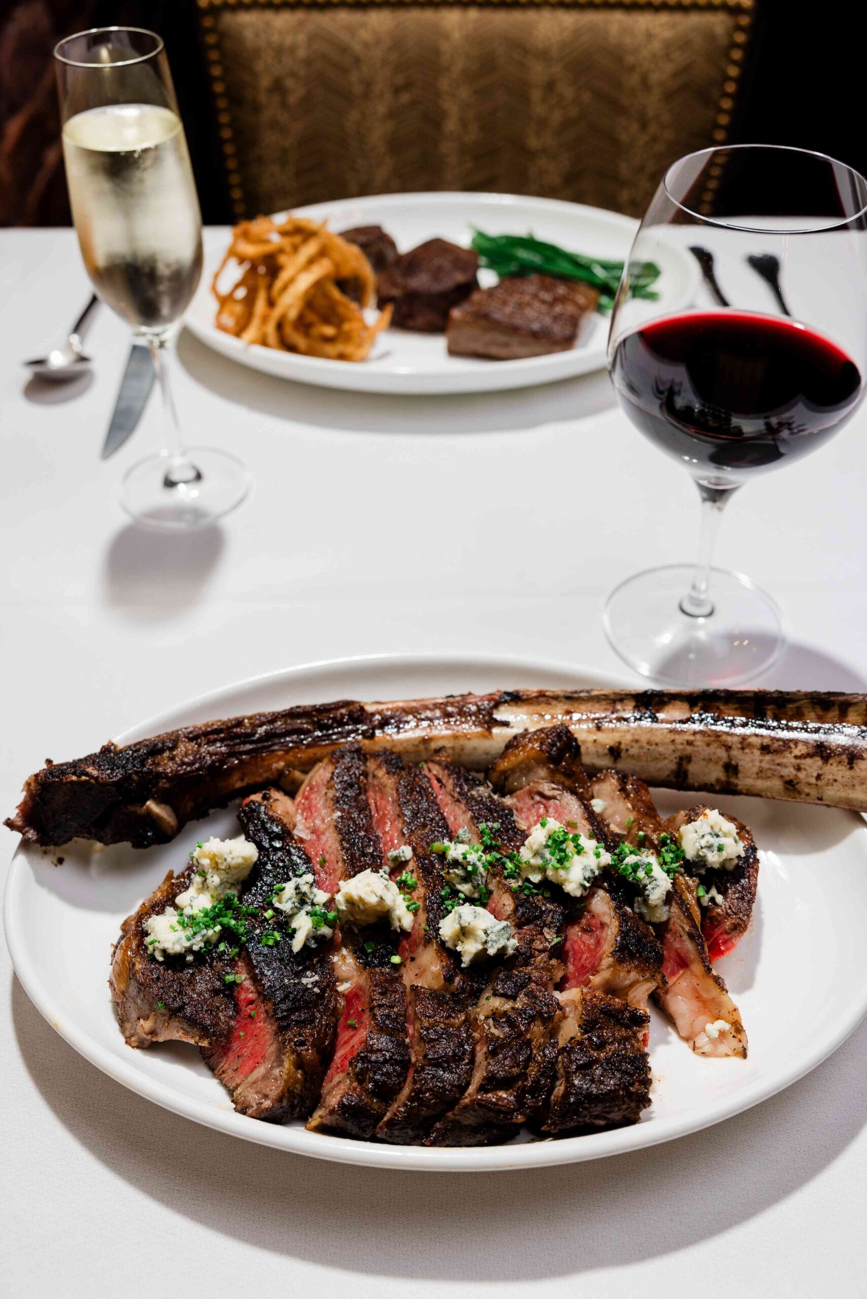 Bern_s Steak House_Westholme Wagyu Tomahawk_Pezz Photo_2023
