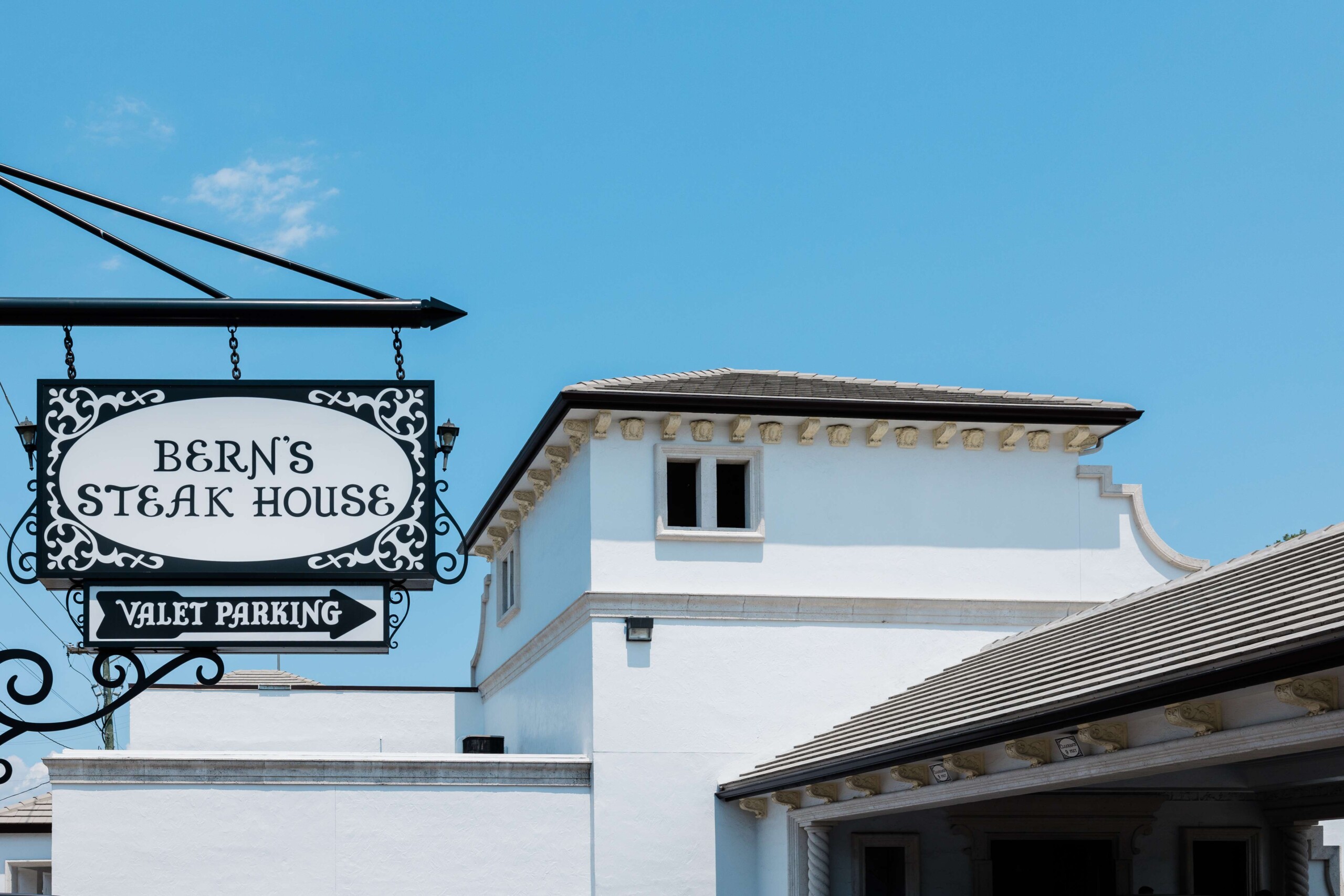 Bern_s Steak House_Sign_Pezz Photo_2023