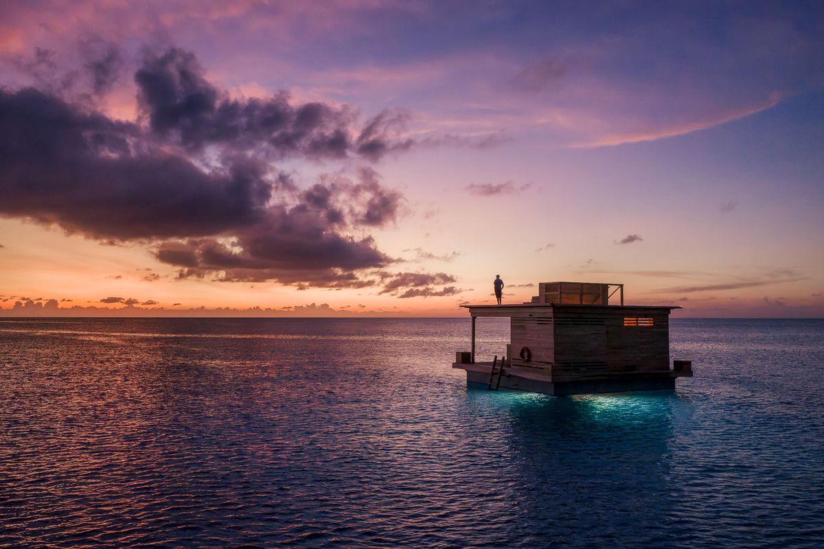 Underwater-Room-Dramatic-Sunset
